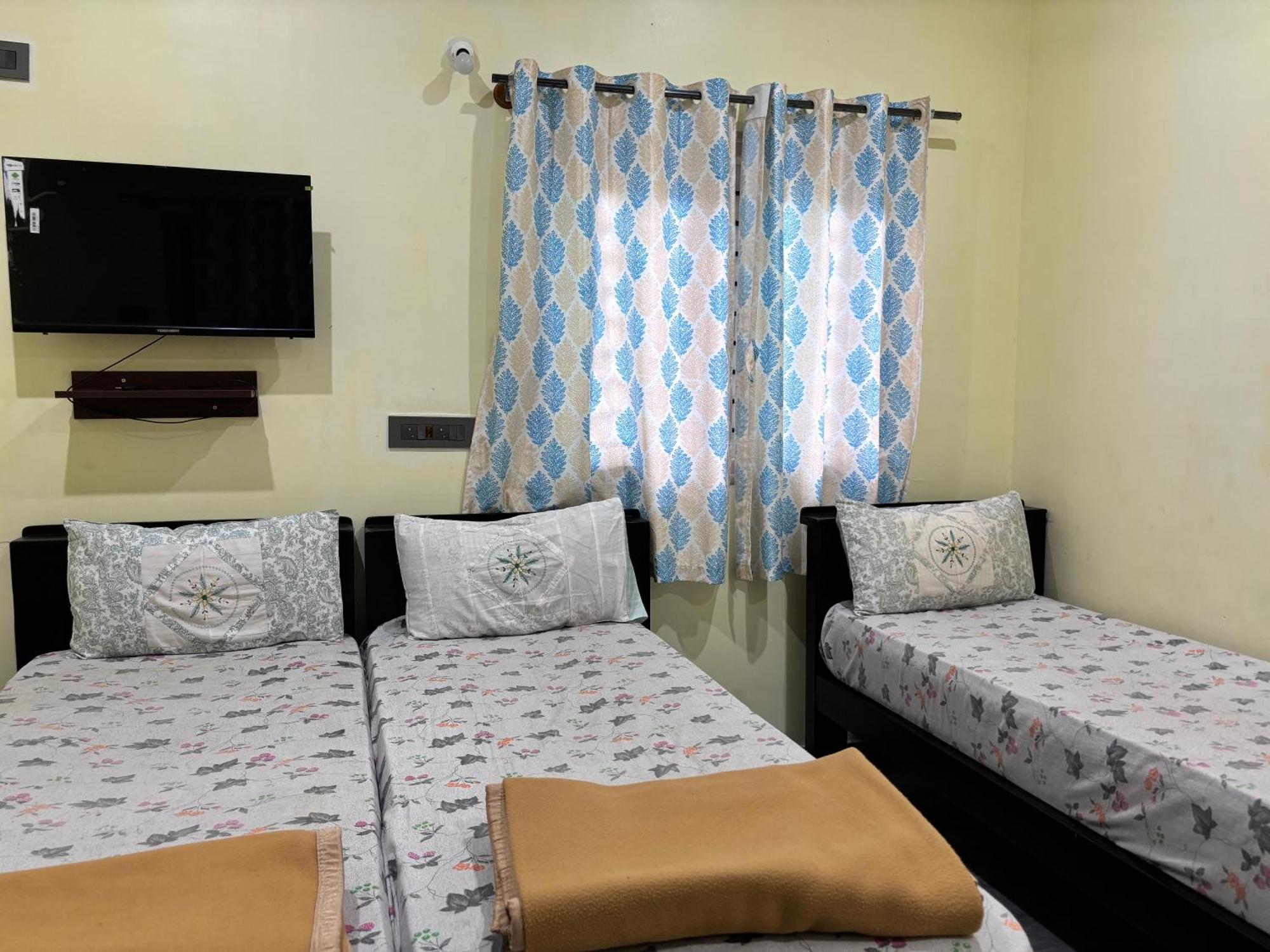 Sri Siri Lodge And Hotel Chikmagalūr エクステリア 写真