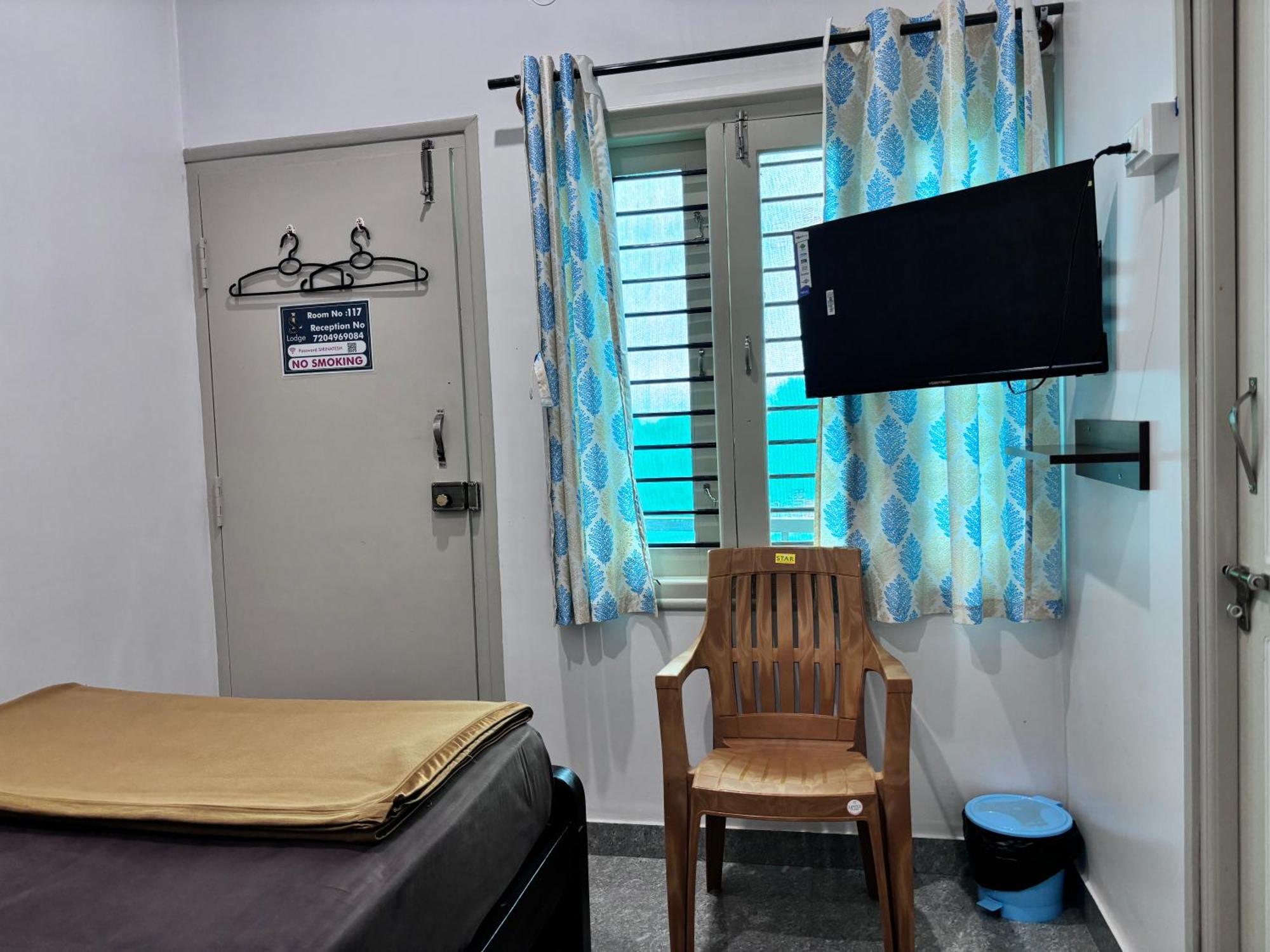 Sri Siri Lodge And Hotel Chikmagalūr エクステリア 写真